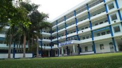 Vào lớp 10, không nhất thiết phải học trường công!