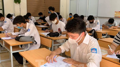 Áp lực giành một suất vào lớp 10 trường công